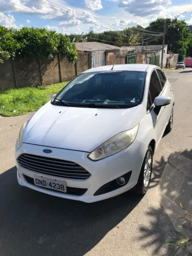 Ford Fiesta 1.6 16V Flex Aut. 5P 2015