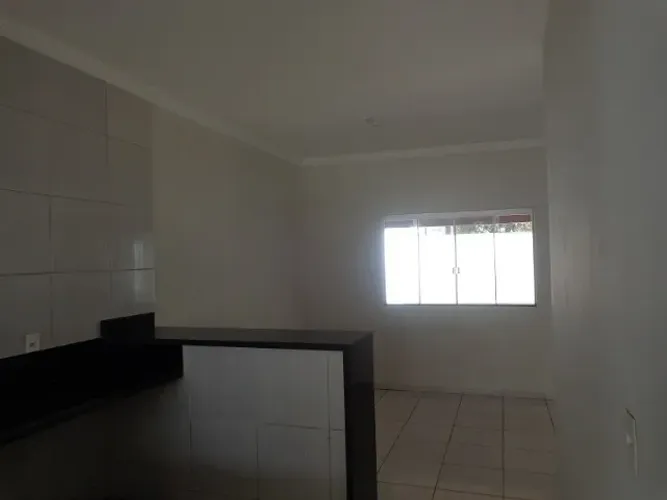 Alugo Casa ou/e Área para Estacionamento (16x44)- Melhor local Martins