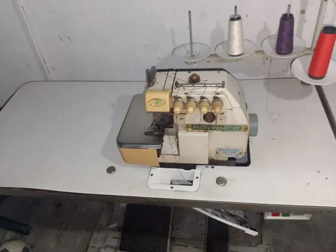 Máquina de costura inteloc