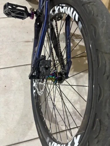 Vendo par de roda aro26 Vmaxx com cubo Camaleão k7 barulhento !?