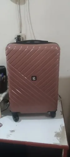 Vendo uma mala de material rígido de bordo de 10kg 120 reais