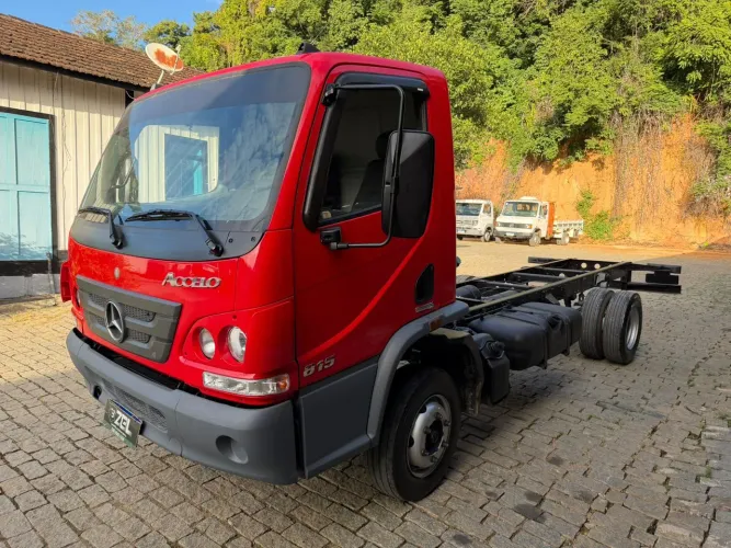 MERCEDES-BENZ ACCELO 815