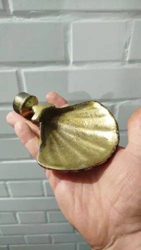 Antiguidade! Saboneteira de bronze em forma de concha