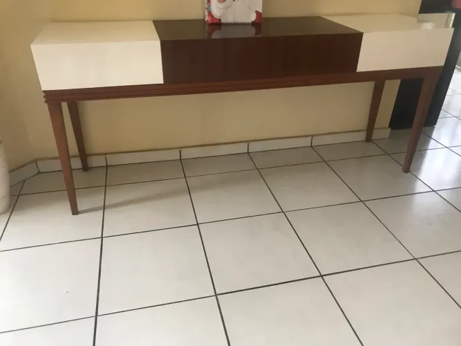 Aparador madeira com branco laqueado 