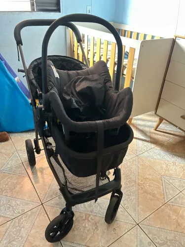 Vende- se carrinho de bebê modelo Moisés