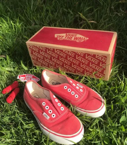 Tênis de Vans vermelho
