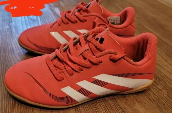Chuteira infantil da Adidas (original) número 30
