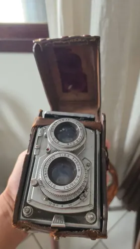 Máquina fotográfica antiga para coleção