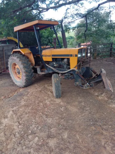 Vendo valmet modelo 78 ano 91 bom de motor e câmbio. Só pegar e trabalhar