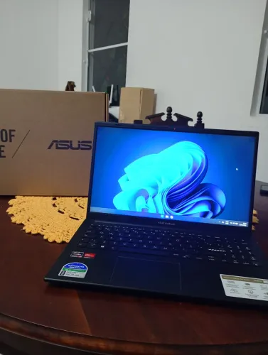 Notebook poucos meses de uso roda jogos