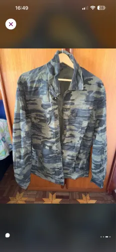 Jaqueta Camuflada - Bivik Jeans - Altura 72 - Tórax 58 - Ombro 50 - Manga 72