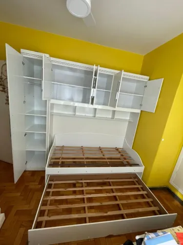 Conjunto de camas e armário