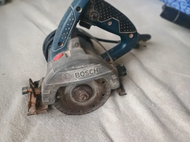 Vendo serra circular Bosch (funcionando perfeitamente)