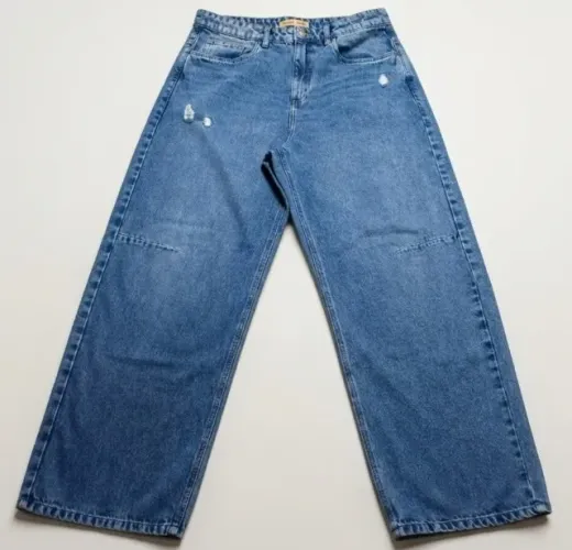 Calça Super Baggy / Jeans Com Detalhes Desfiados