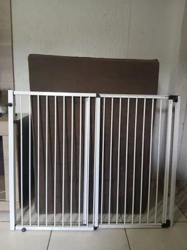  150 reias Vende-se dois portões para pet