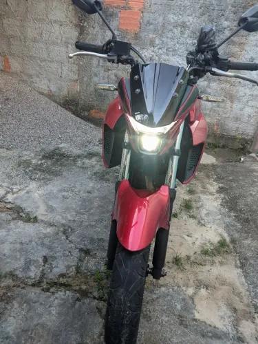 Yamaha fz25 vendo ou troco!
