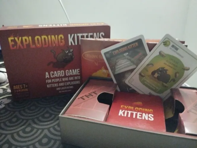 EXPLODING KITTENS - versão em inglês