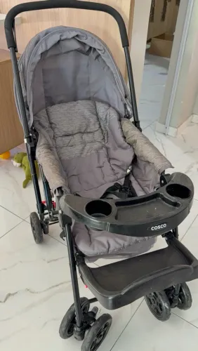 Carrinho de Bebê Cosco Cinza - Muito Conservado!