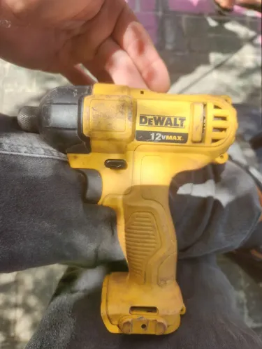 atonilador de impacto DeWalt