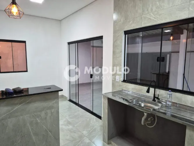 Casa MORUMBI 2 quartos, 2 banheiros, 2 vagas garagem