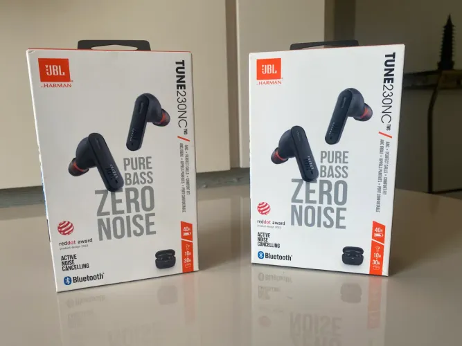 2 fones jbl tune 230nc tws na caixa que precisam trocar bateria