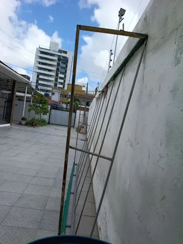 Vende grade para toldo usado....