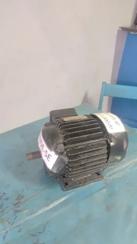Vende-se motor de indução trifásico 1cv 220v
