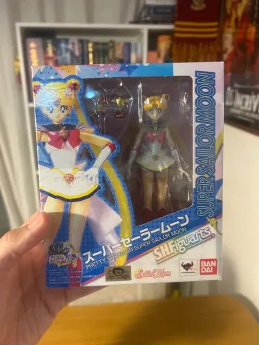 Sailor Moon Sh Figuarts bandai - Super Sailor Moon 