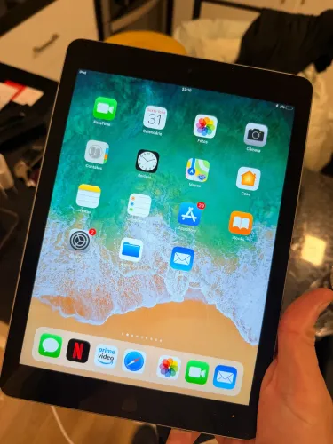iPad 6ª Geração 32GB Wi-Fi - Cinza Espacial (MR7F2BZ/A)