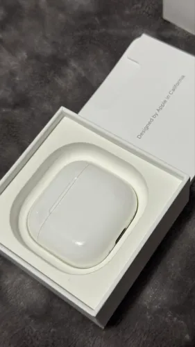 AirPods 4 cancelando ruído