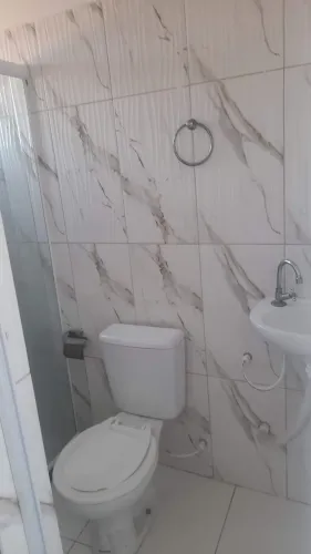 Aluga-se 2/4 sala cozinha banheiro área de serviço segundo andar