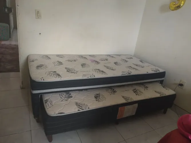 Vendo cama box solteiro