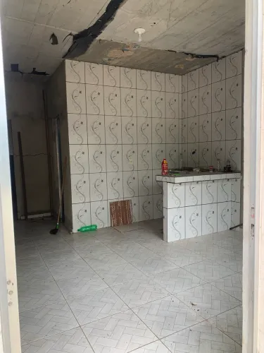 Vende se essa casa com terreno agrícola e igarapé nos fundos 