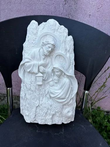 Vende peça de gesso branco Sagrada Família