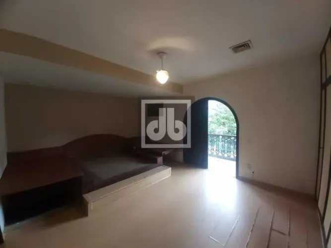 Maravilhosa Casa entre o Mar e a Montanha - Oportunidade de Morar em São Conrado em Casa d