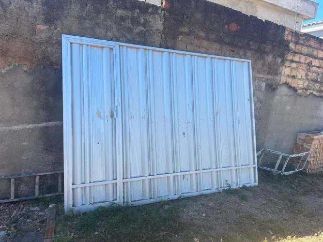 Portão todo em alumínio