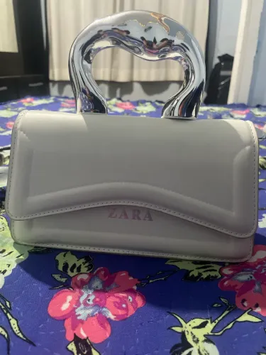 bolsa zara original, tem a alça tbm.