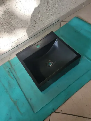 Lavatório de sobrepor com base de vidro de 8mm