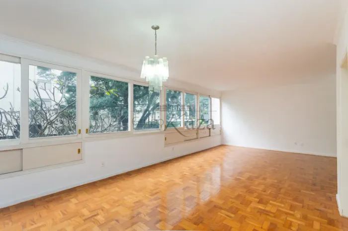 Apartamento - Jardim América - 4 Dormitórios - 230m².