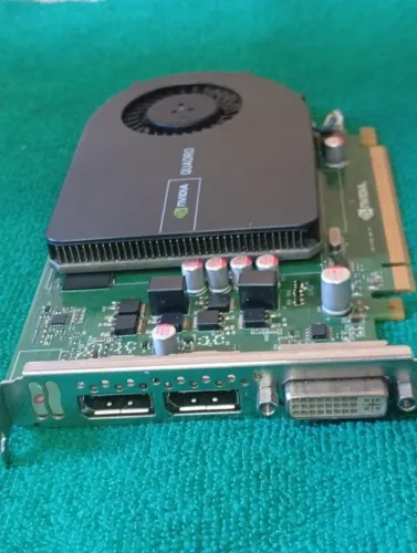 Placa de vídeo NVIDIA Quadro 2000 desenvolvida para aplicações profissionais