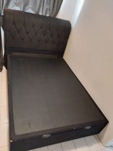 Vendo Box baú casal  e cabeceira (Não entrego retirar no sitio Cercado)