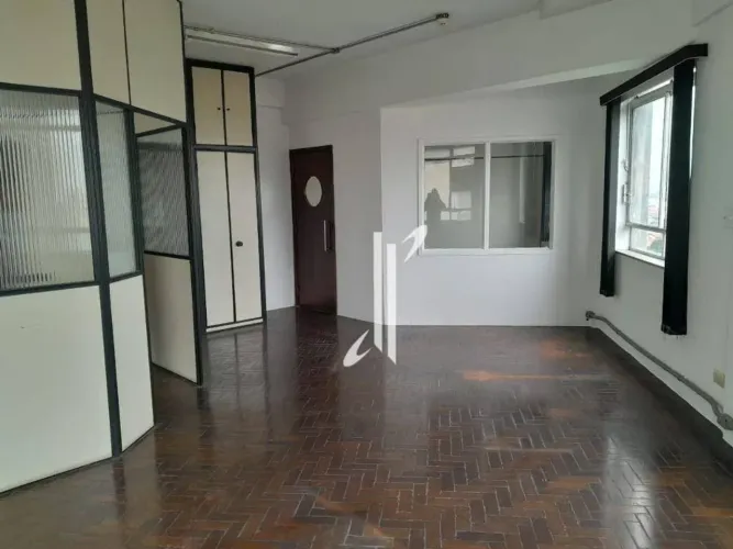 Conjunto para locação com 220 m² no Centro de São Paulo.