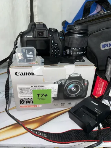 Câmera Cânon T7 mais itens