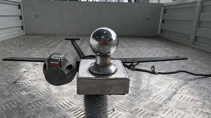Engate de Reboque para FUSCA -Bola Cromada + Tomada Elétrica-