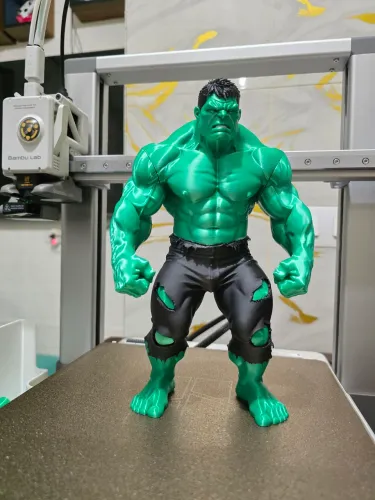 Hulk impresso em 3D 24cm