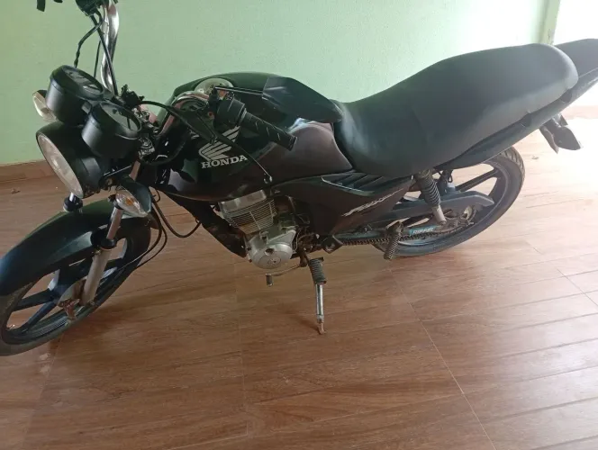 Fan CG 125 ano 2012 carburada a pedal em bom estado, boas condições ponto para rodar