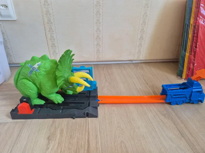 Hot Wheels City - Pista Ataque De Triceratops Gbf97 - Mattel