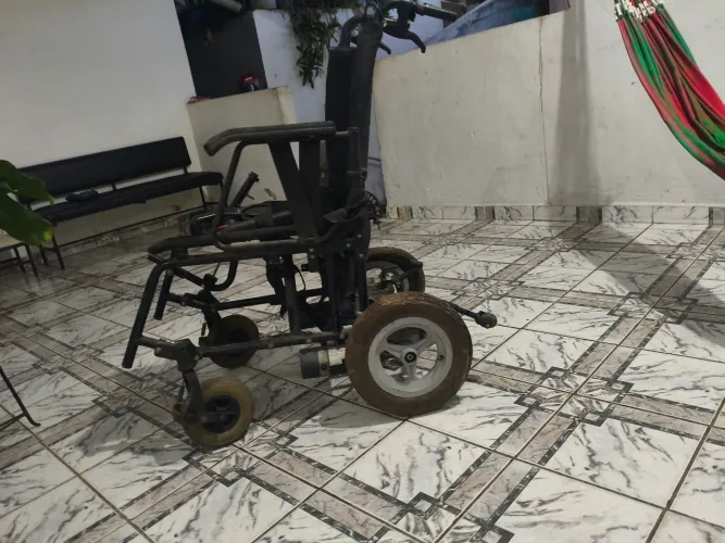 Cadeira de rodas motorizada