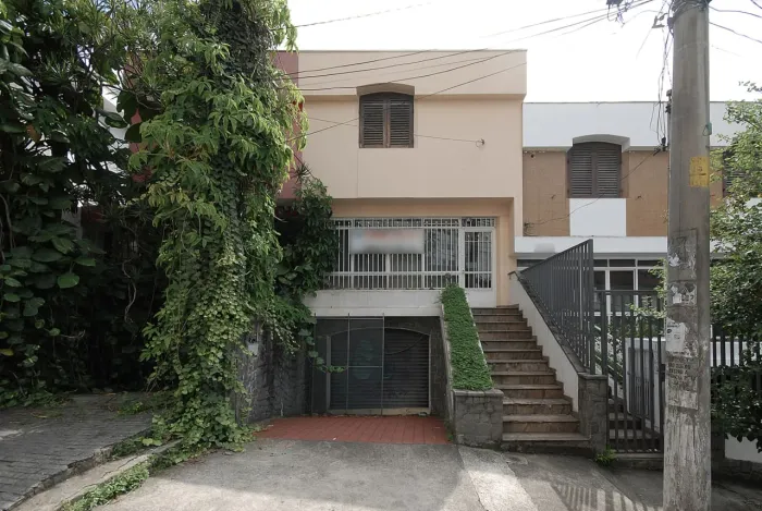 Casa comercial na Rua Ministro Gastão Mesquita, 132 250 m²