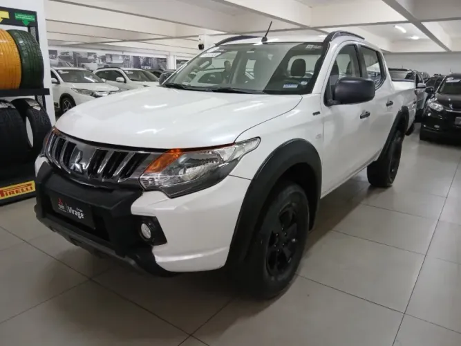 Mitsubishi L200 Tri. Outdo. GLS 2.4 CD 4X4 Die. AUT 2024